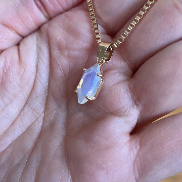 Vintage style hexagon opalite gem crystal necklace - Picture 2 of 6